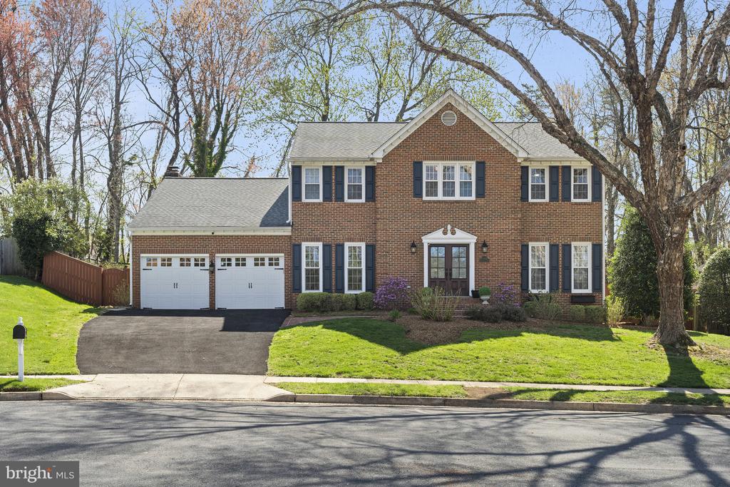 6303 Hunting Ridge Ln