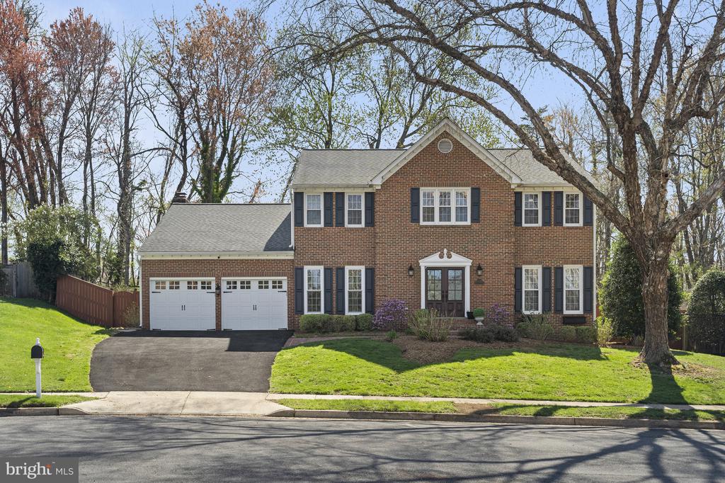 6303 Hunting Ridge Ln