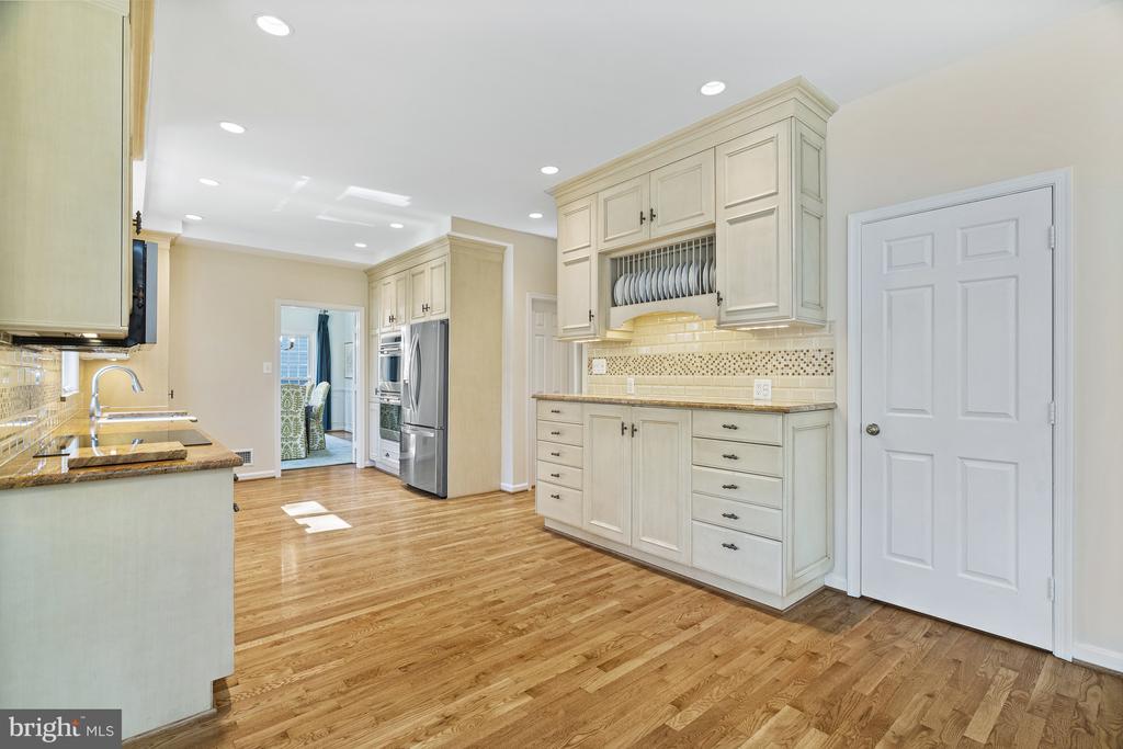 6303 Hunting Ridge Ln