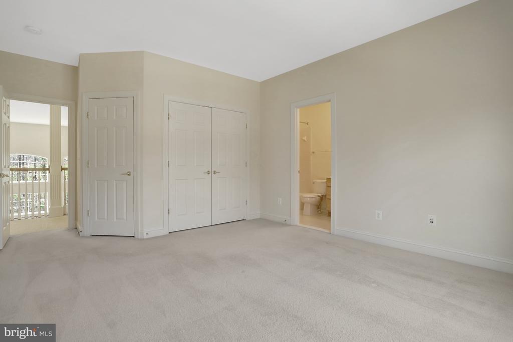 8608 Monacan Ct