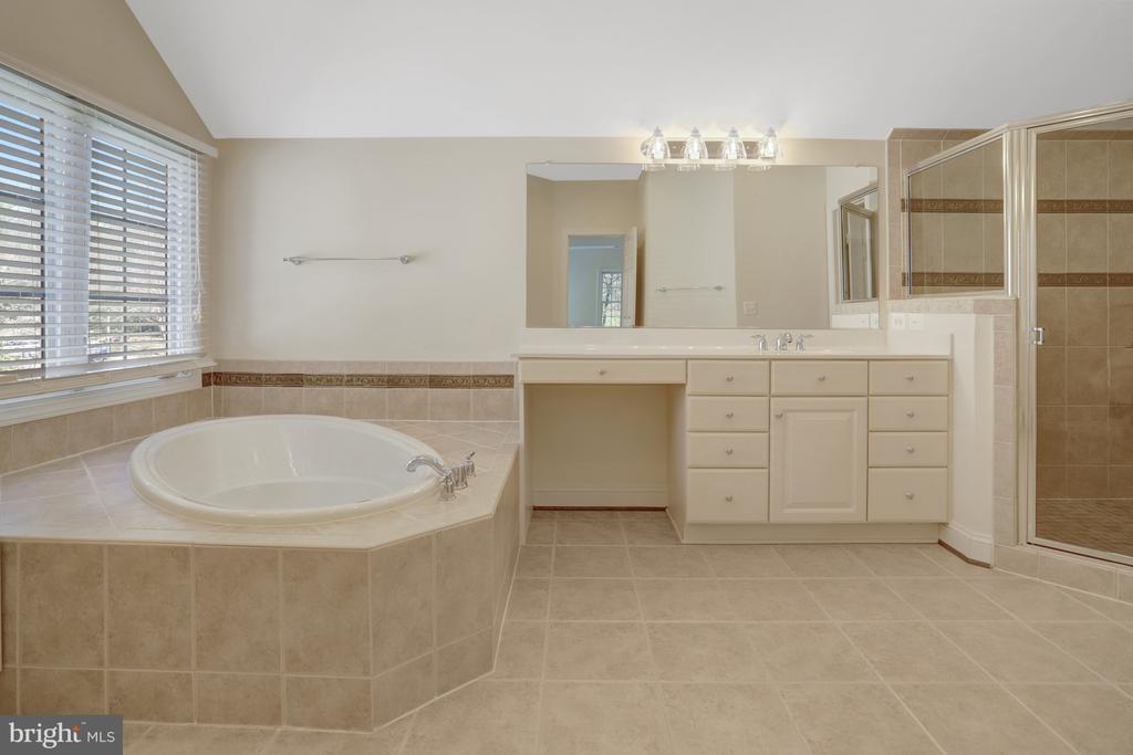 8608 Monacan Ct