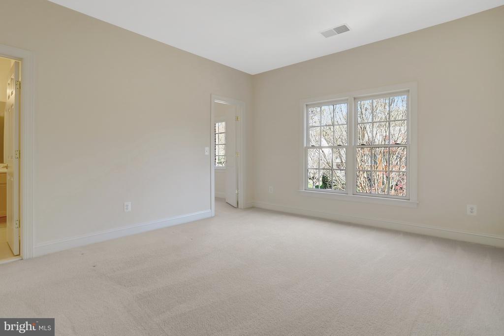 8608 Monacan Ct