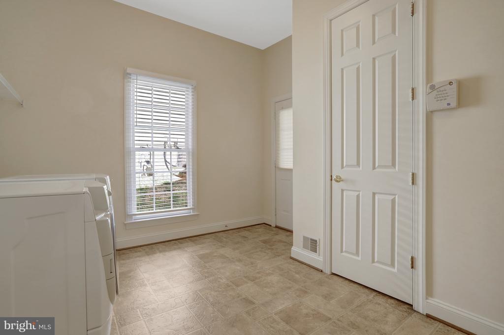 8608 Monacan Ct