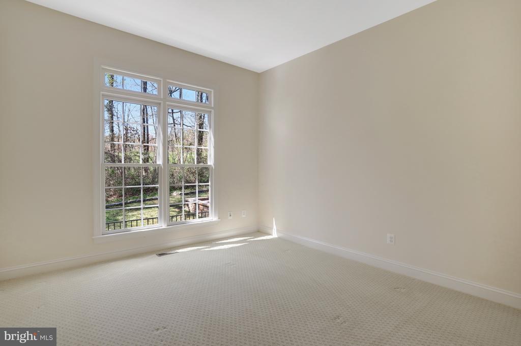 8608 Monacan Ct