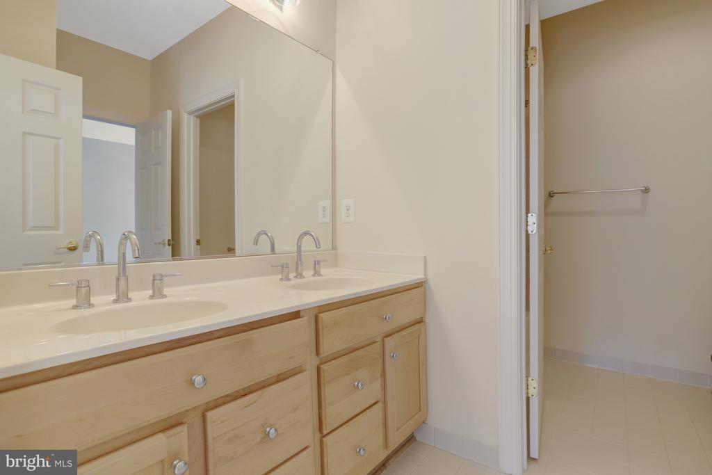 8608 Monacan Ct