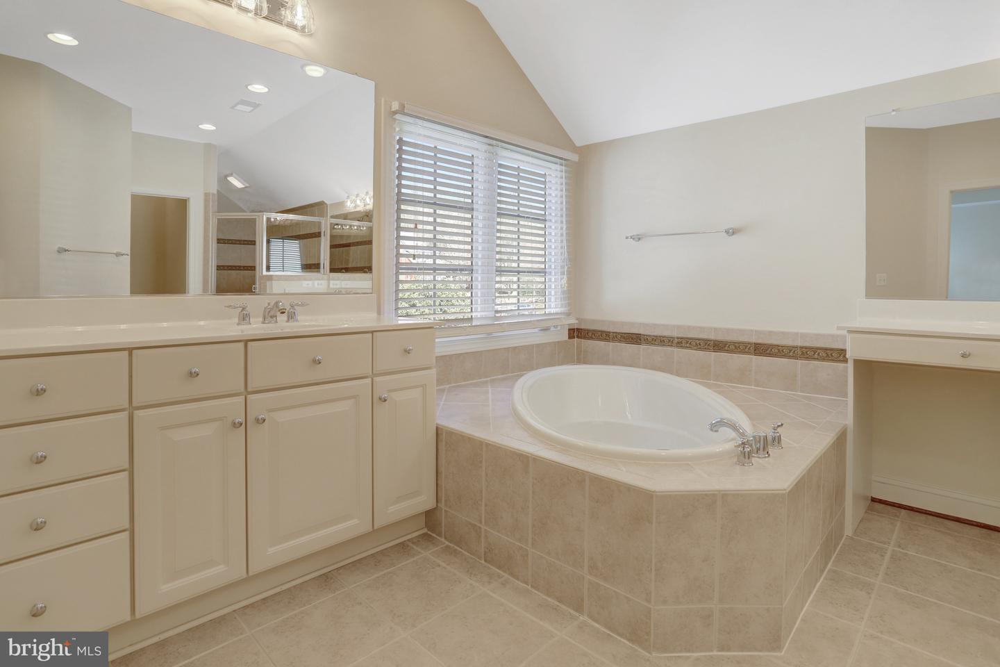 8608 Monacan Ct