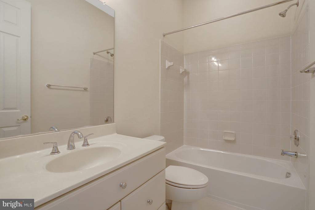 8608 Monacan Ct