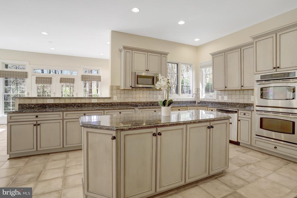 8608 Monacan Ct