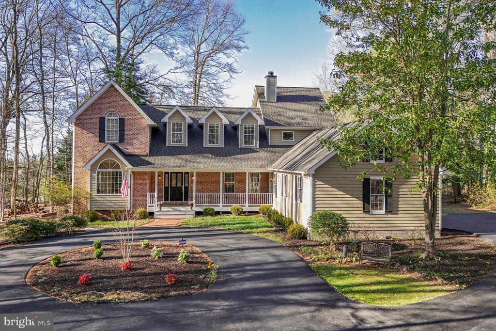 322 CANTERWOOD LANE