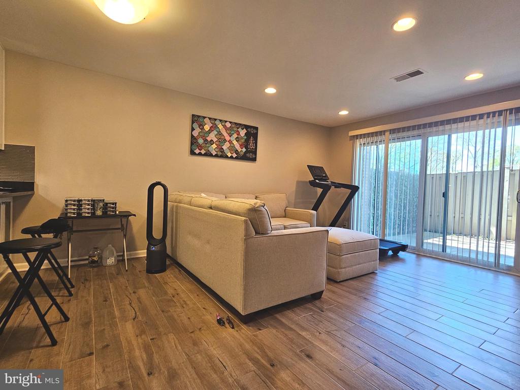 2493 GLENGYLE DRIVE 146