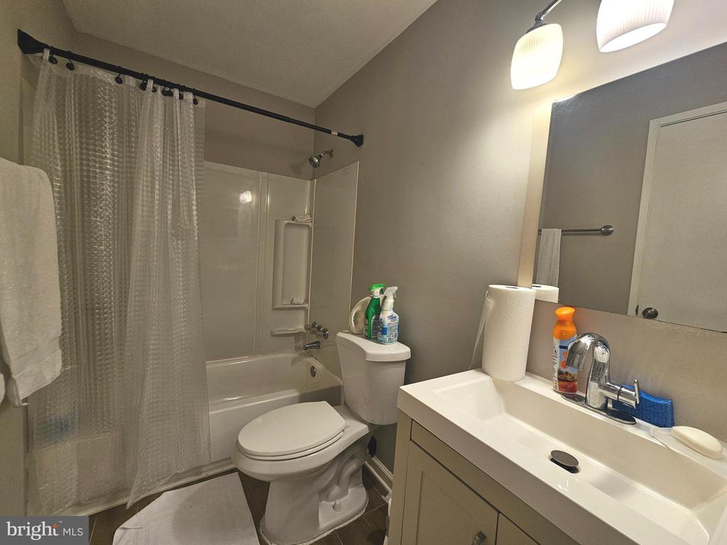 2493 GLENGYLE DRIVE 146