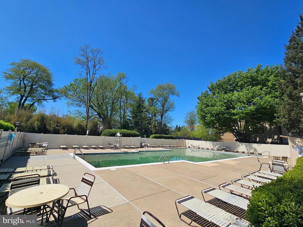 2493 GLENGYLE DRIVE 146