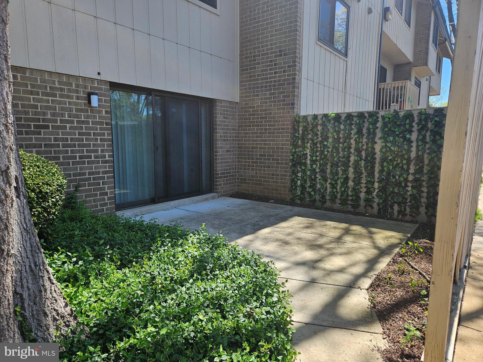 2493 GLENGYLE DRIVE 146