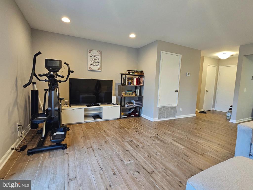 2493 GLENGYLE DRIVE 146