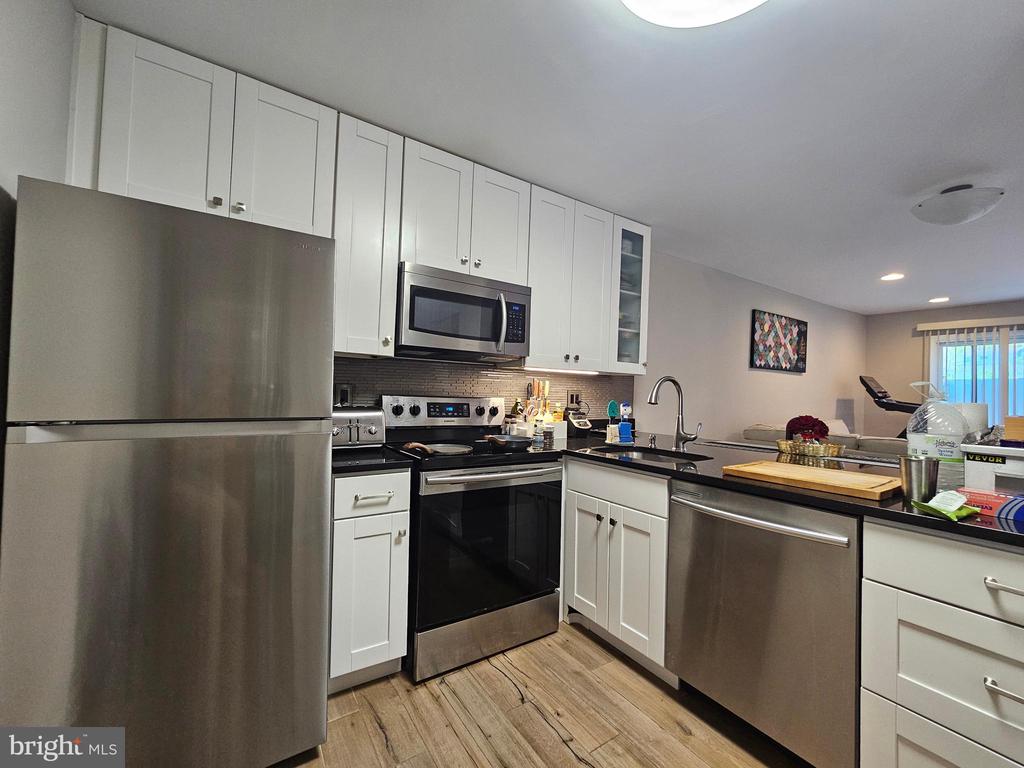 2493 GLENGYLE DRIVE 146