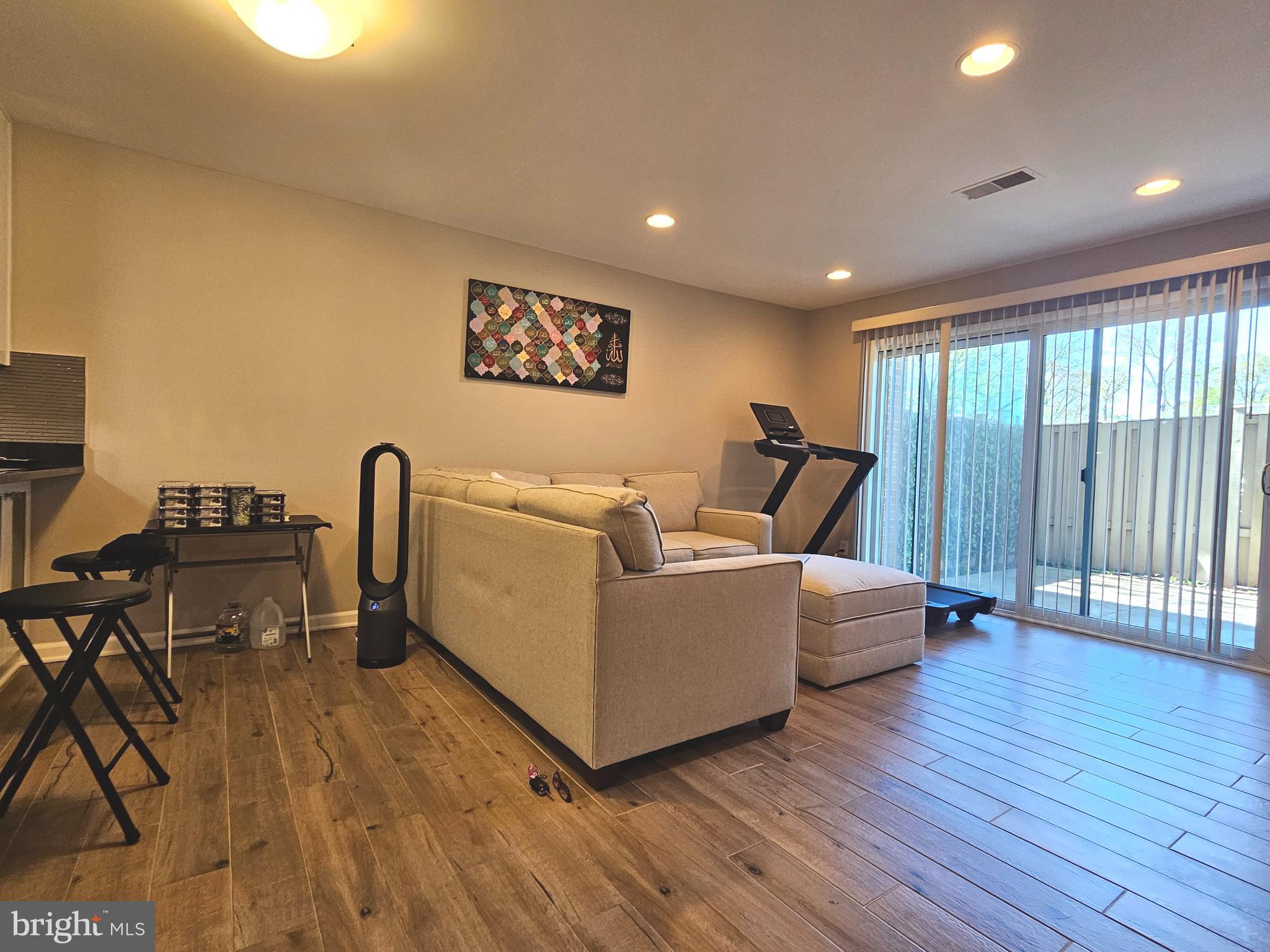 2493 GLENGYLE DRIVE 146