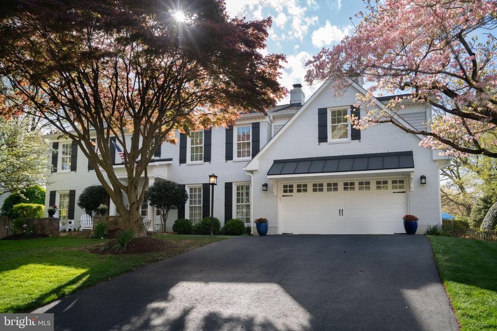 2230 Abbotsford Dr