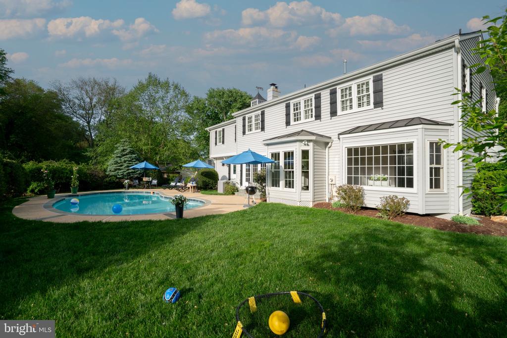 2230 Abbotsford Dr