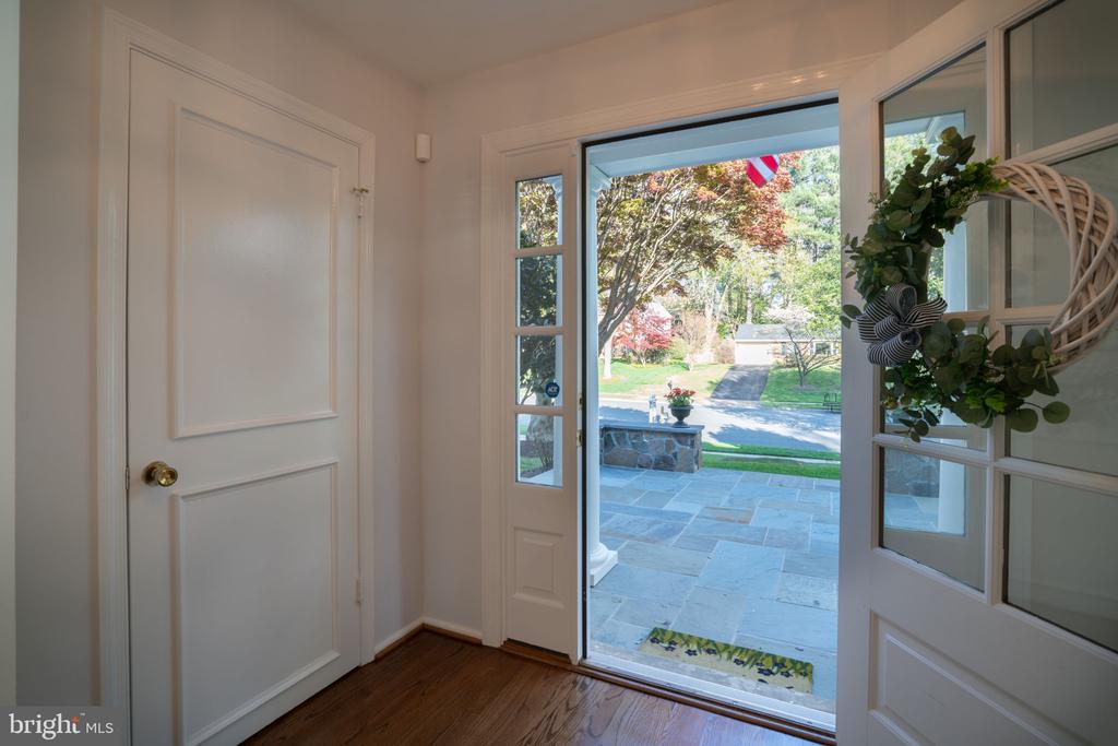2230 Abbotsford Dr