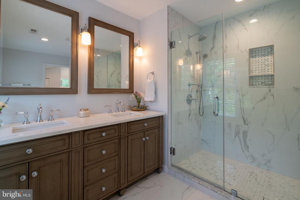 2230 Abbotsford Dr