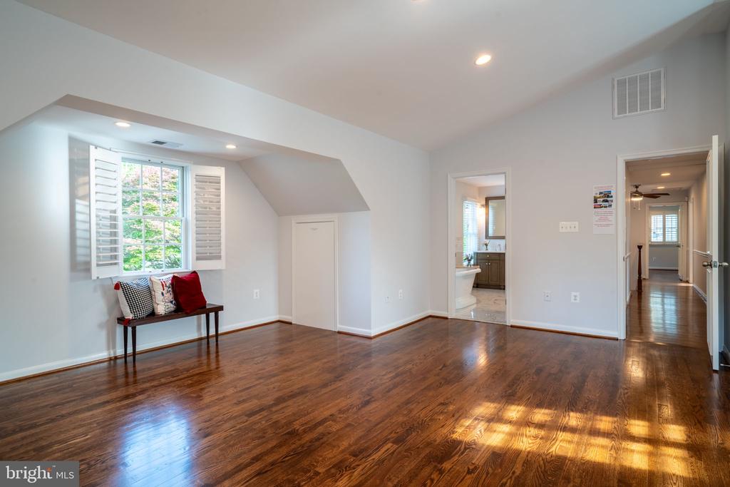 2230 Abbotsford Dr