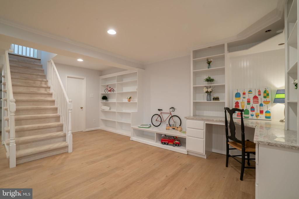 2230 Abbotsford Dr