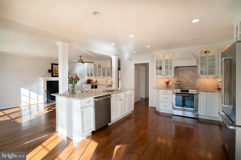 2230 Abbotsford Dr