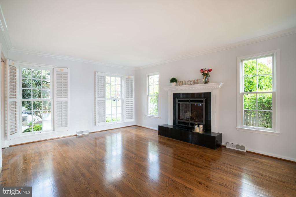 2230 Abbotsford Dr