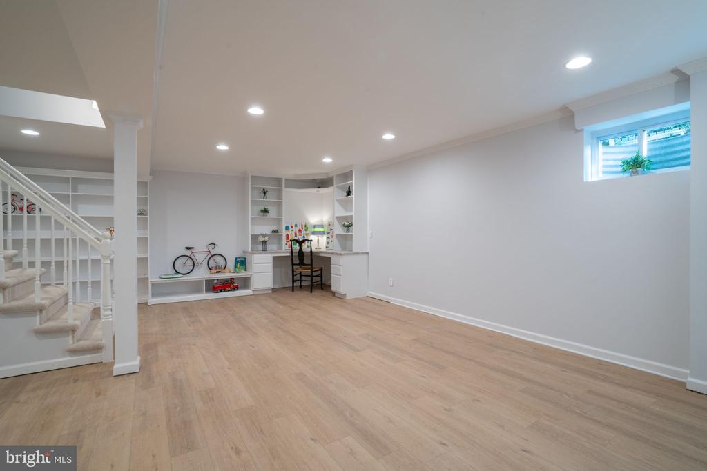 2230 Abbotsford Dr