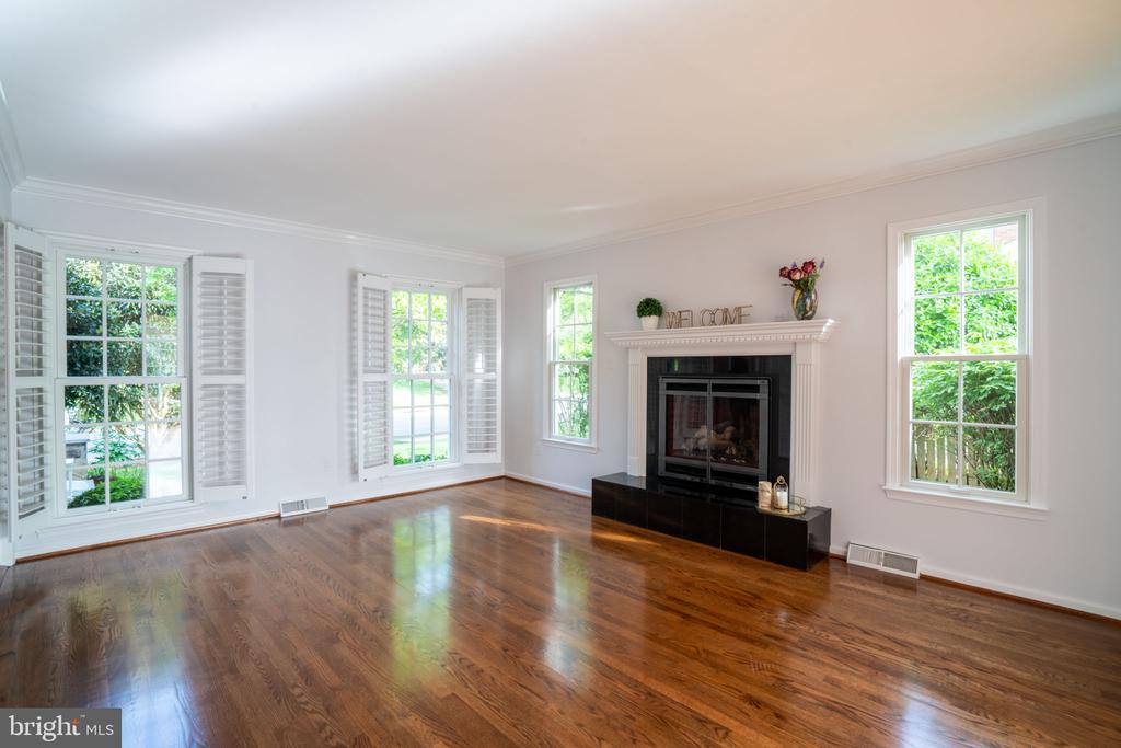2230 Abbotsford Dr