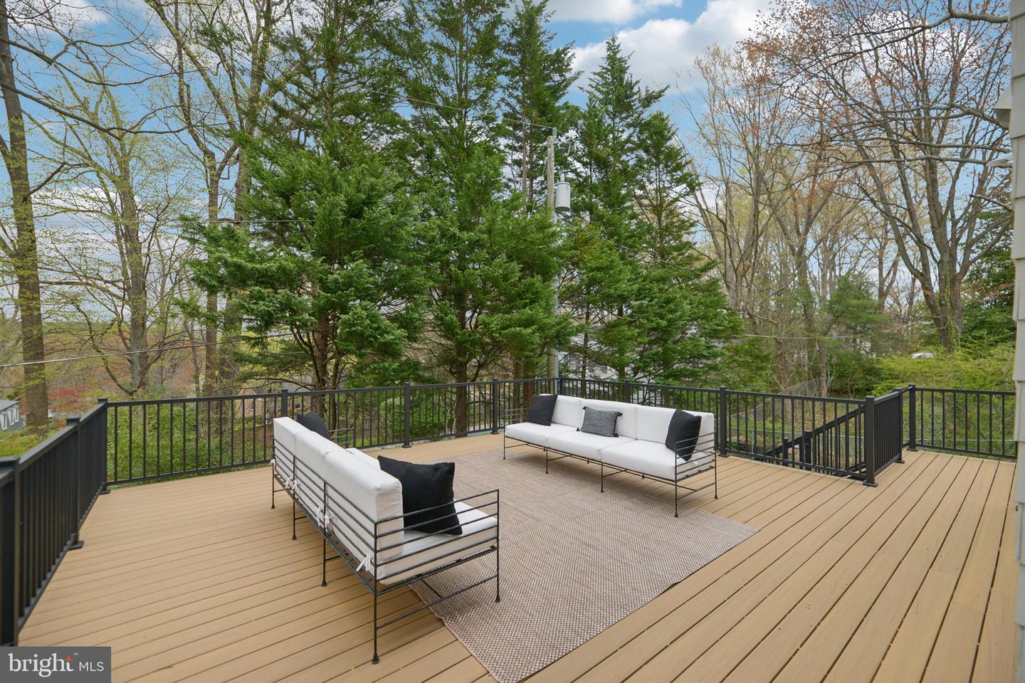 6030 Woodland Ter