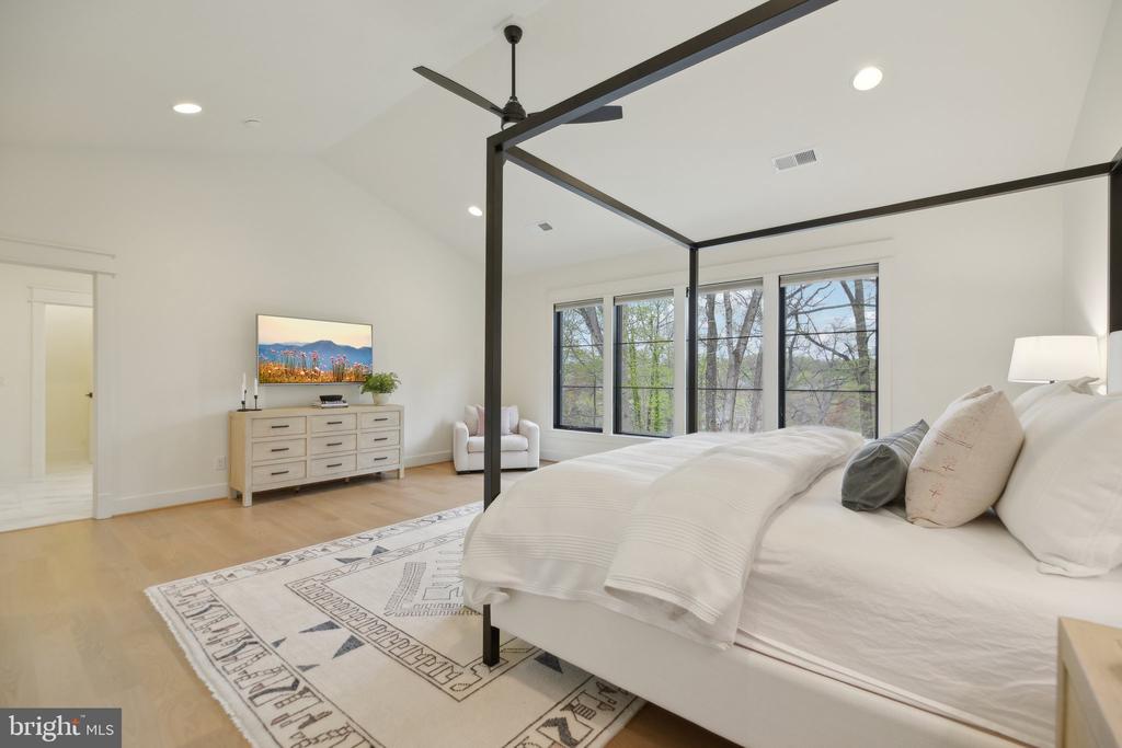 6030 Woodland Ter
