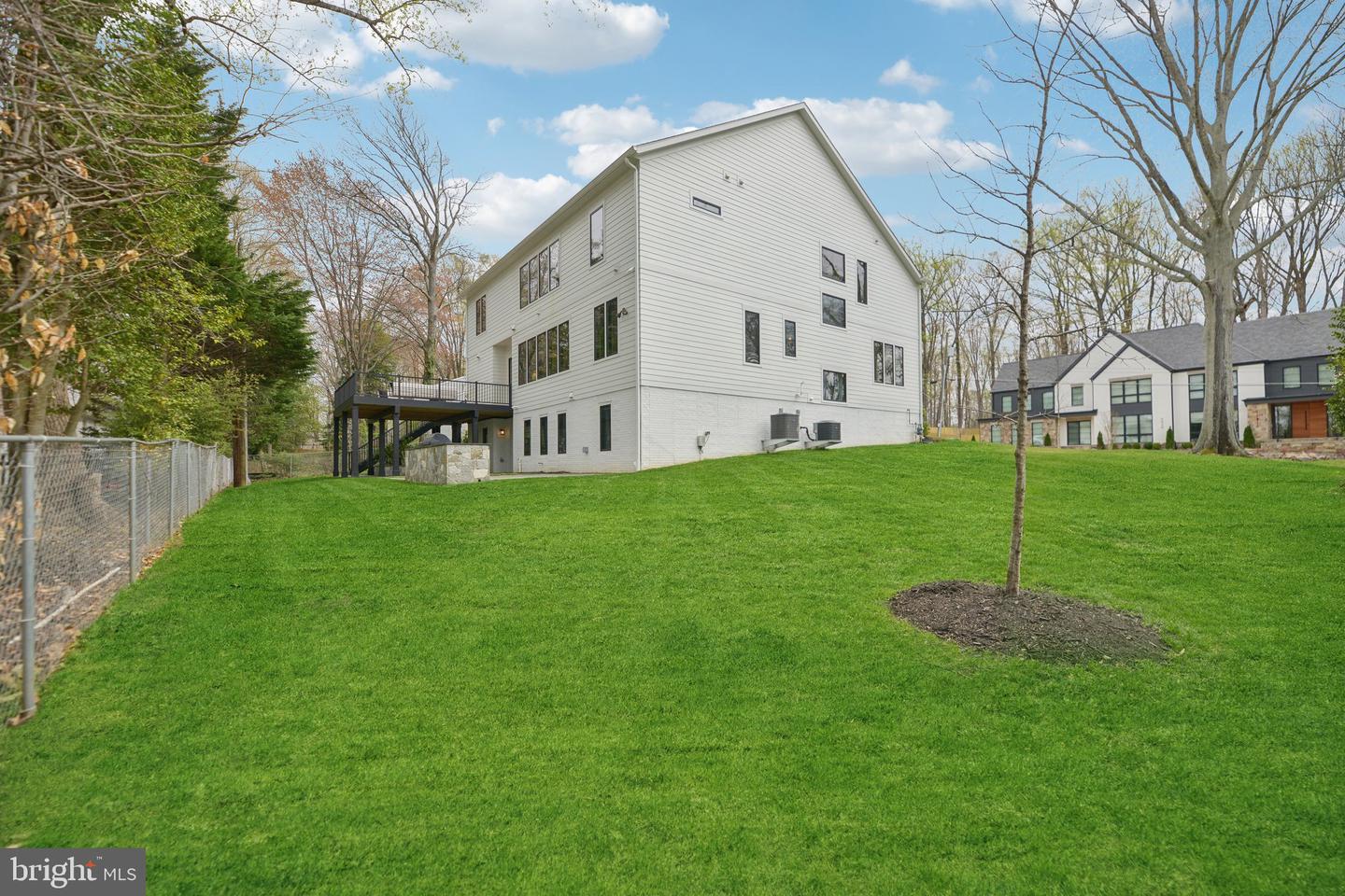 6030 Woodland Ter