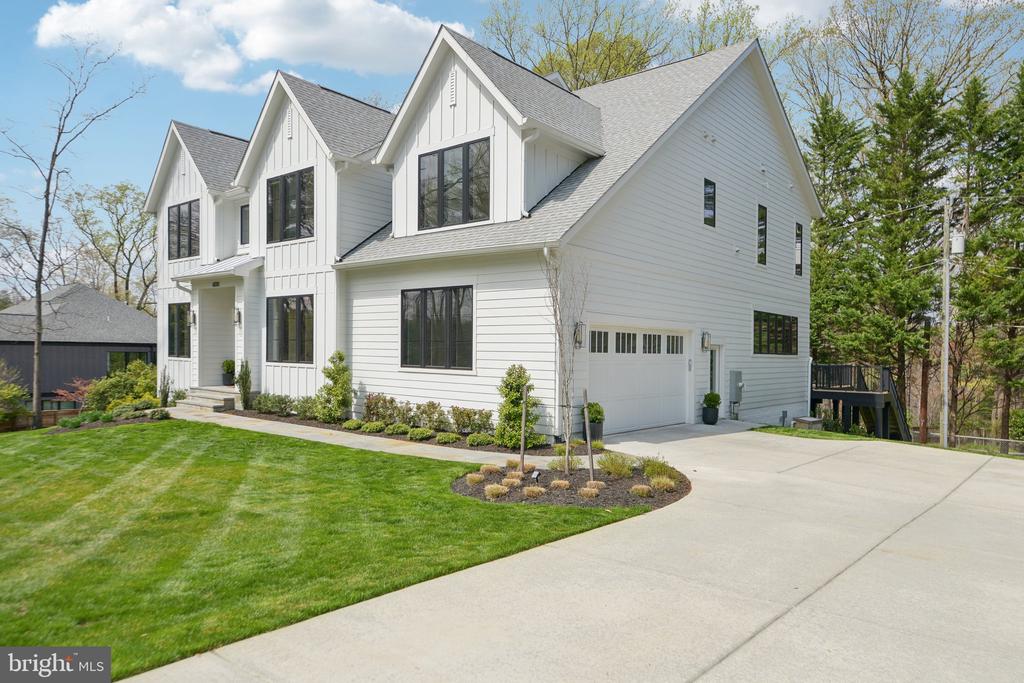 6030 Woodland Ter
