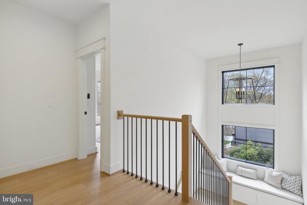6030 Woodland Ter