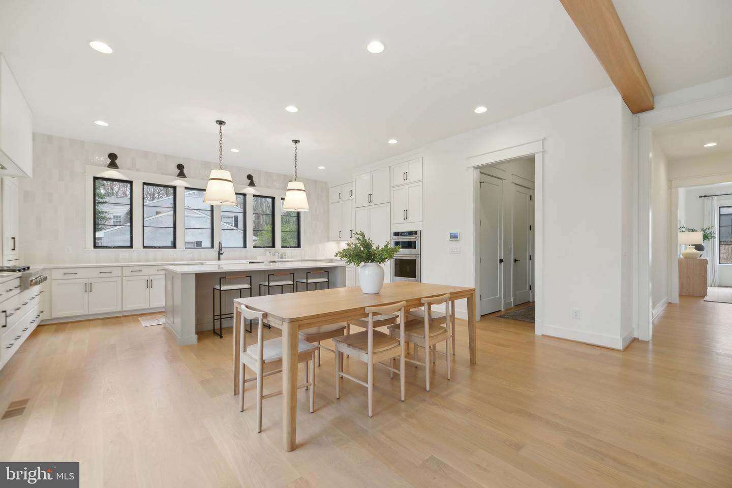6030 Woodland Ter