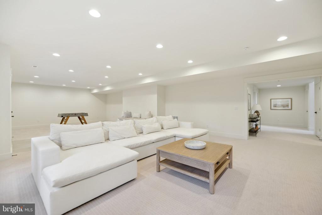 6030 Woodland Ter