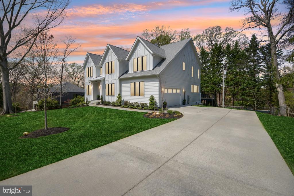 6030 Woodland Ter