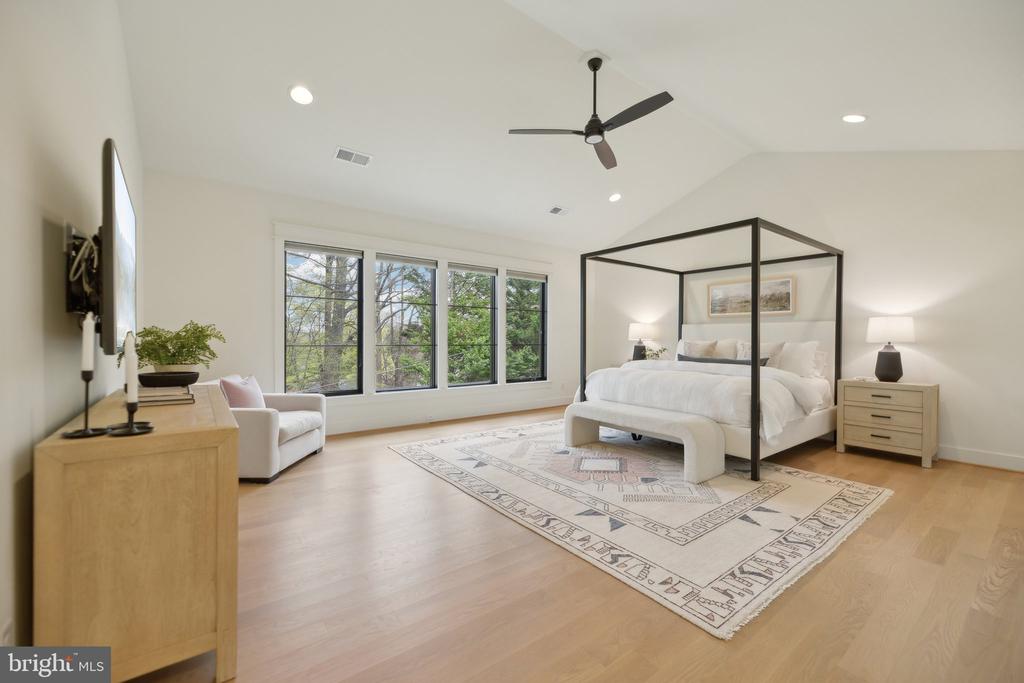 6030 Woodland Ter