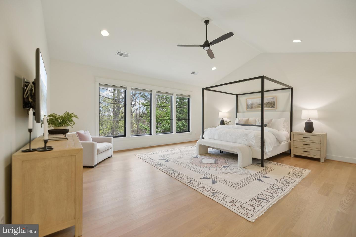 6030 Woodland Ter
