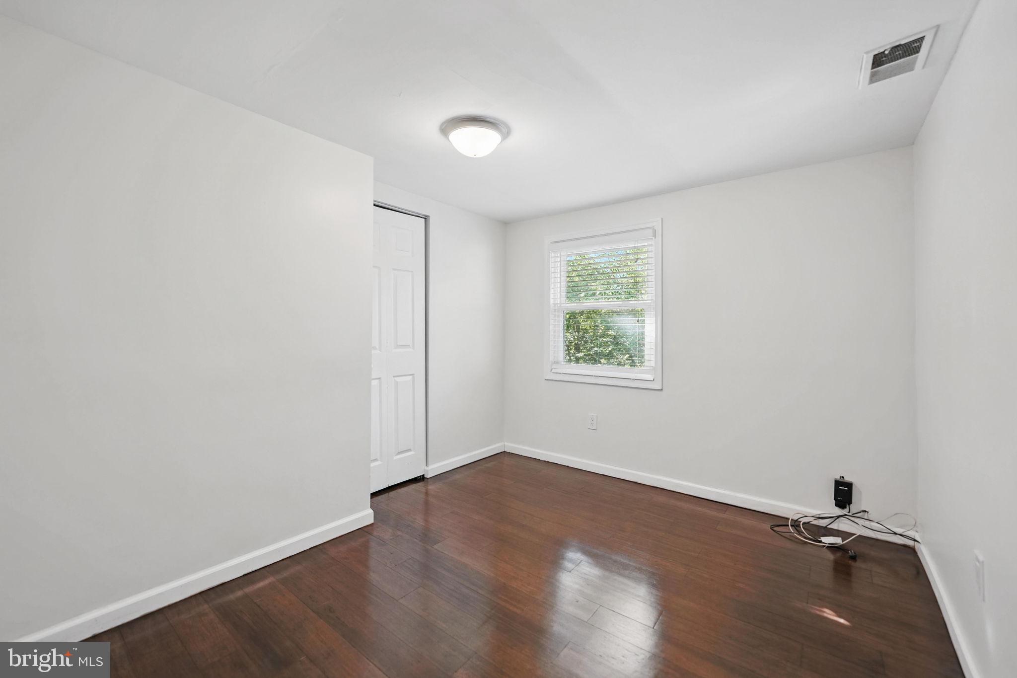 10515 Midway Ln