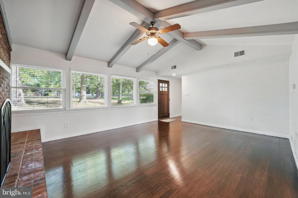 10515 Midway Ln