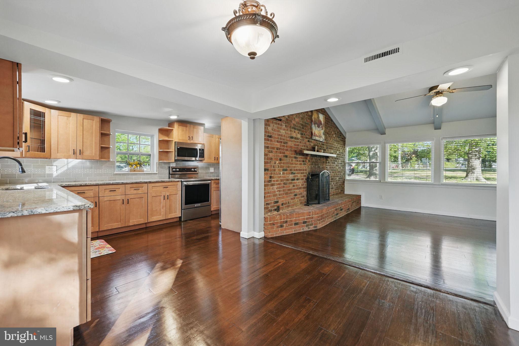 10515 Midway Ln