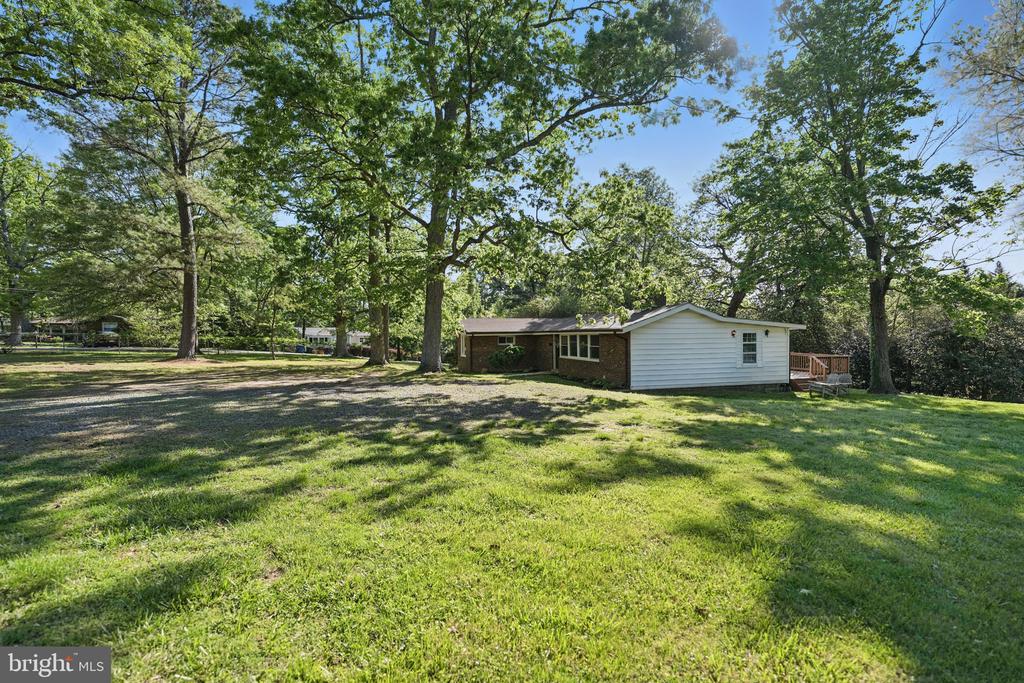 10515 Midway Ln