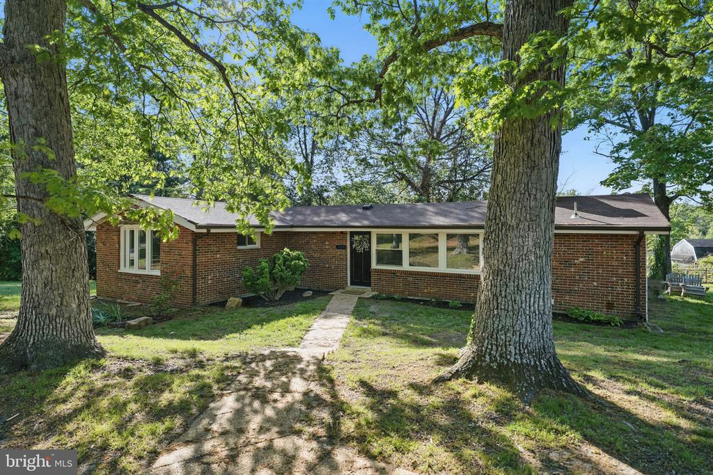 10515 Midway Ln