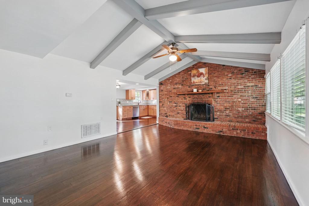 10515 Midway Ln
