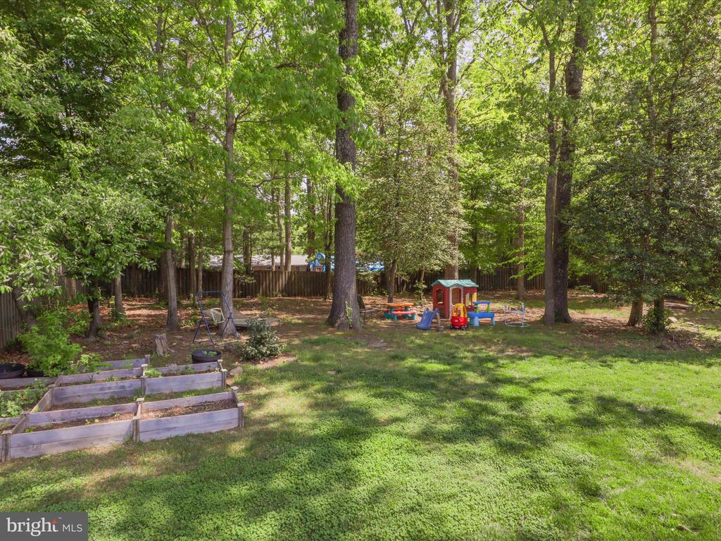 5319 Stonington Dr