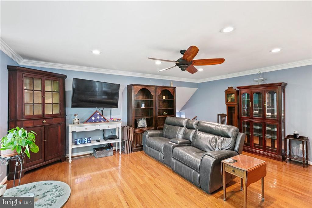 7002 Barnacle Pl