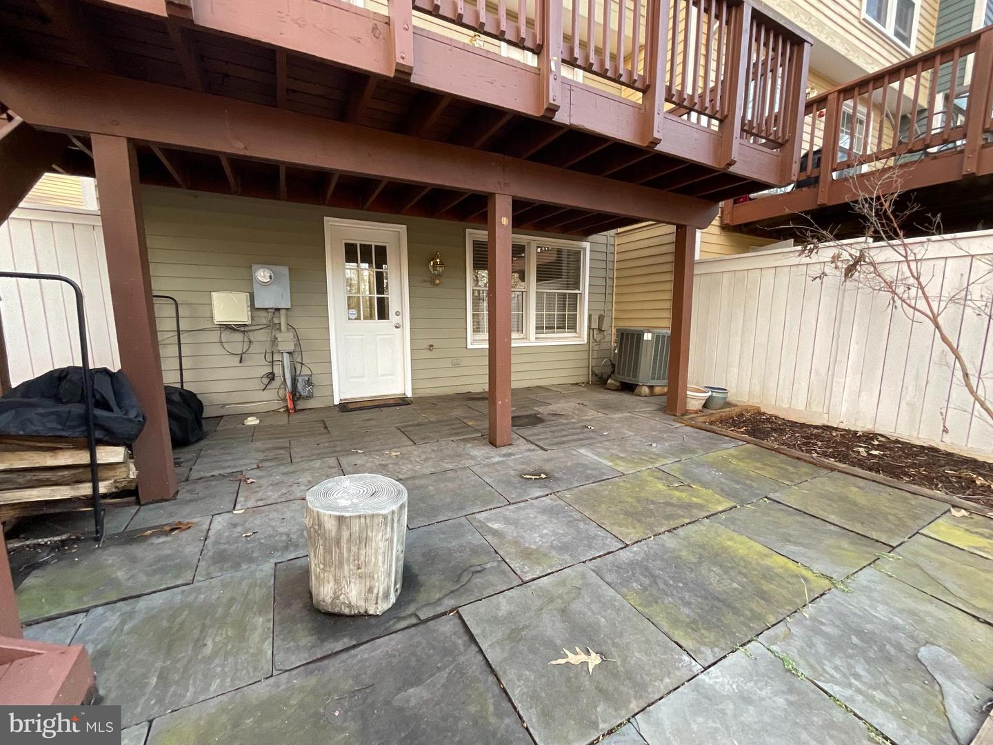 1565 TWISTED OAK DR