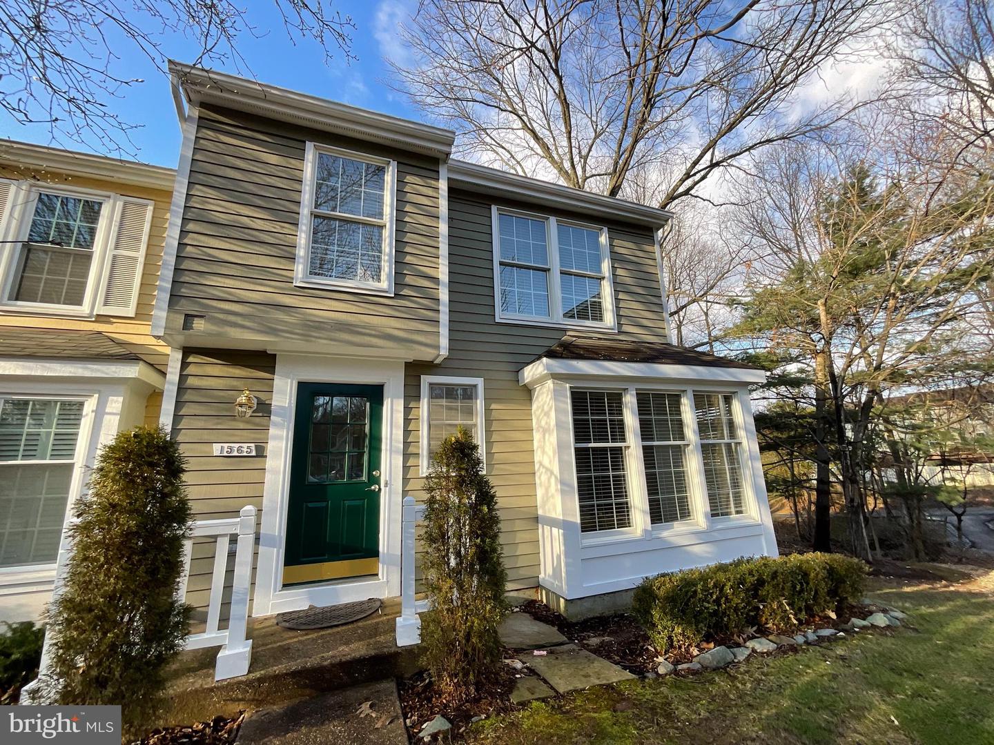 1565 TWISTED OAK DR